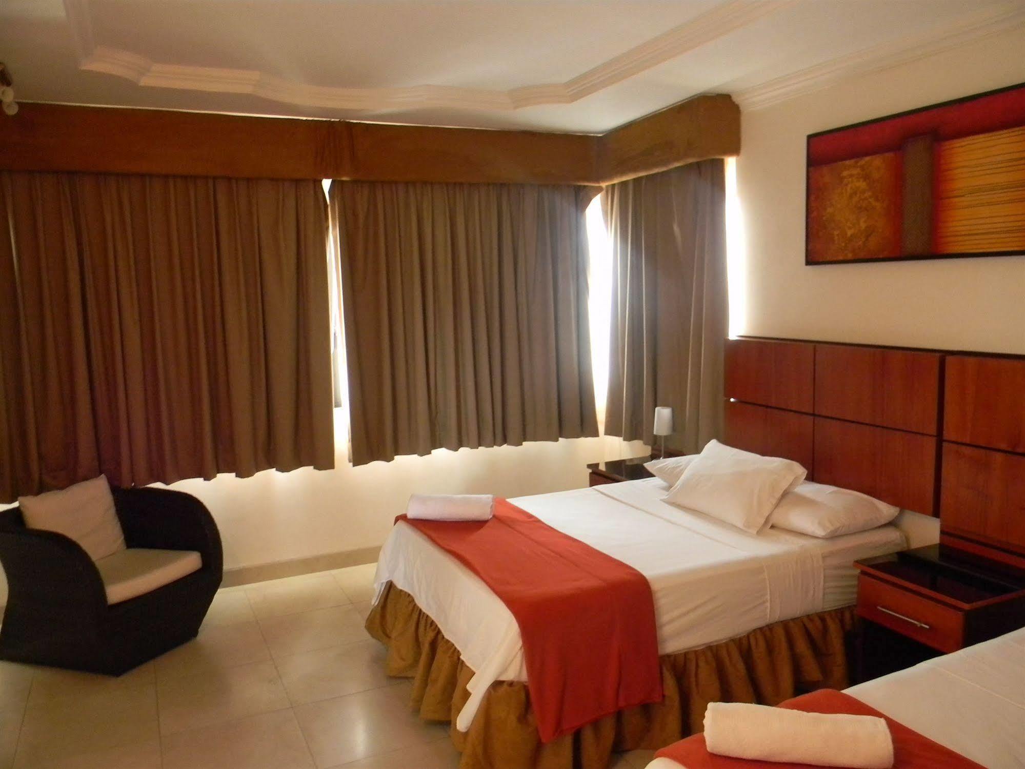 Hoteles En Guayaquil - Suites Guayaquil Cerca Del Aeropuerto מראה חיצוני תמונה