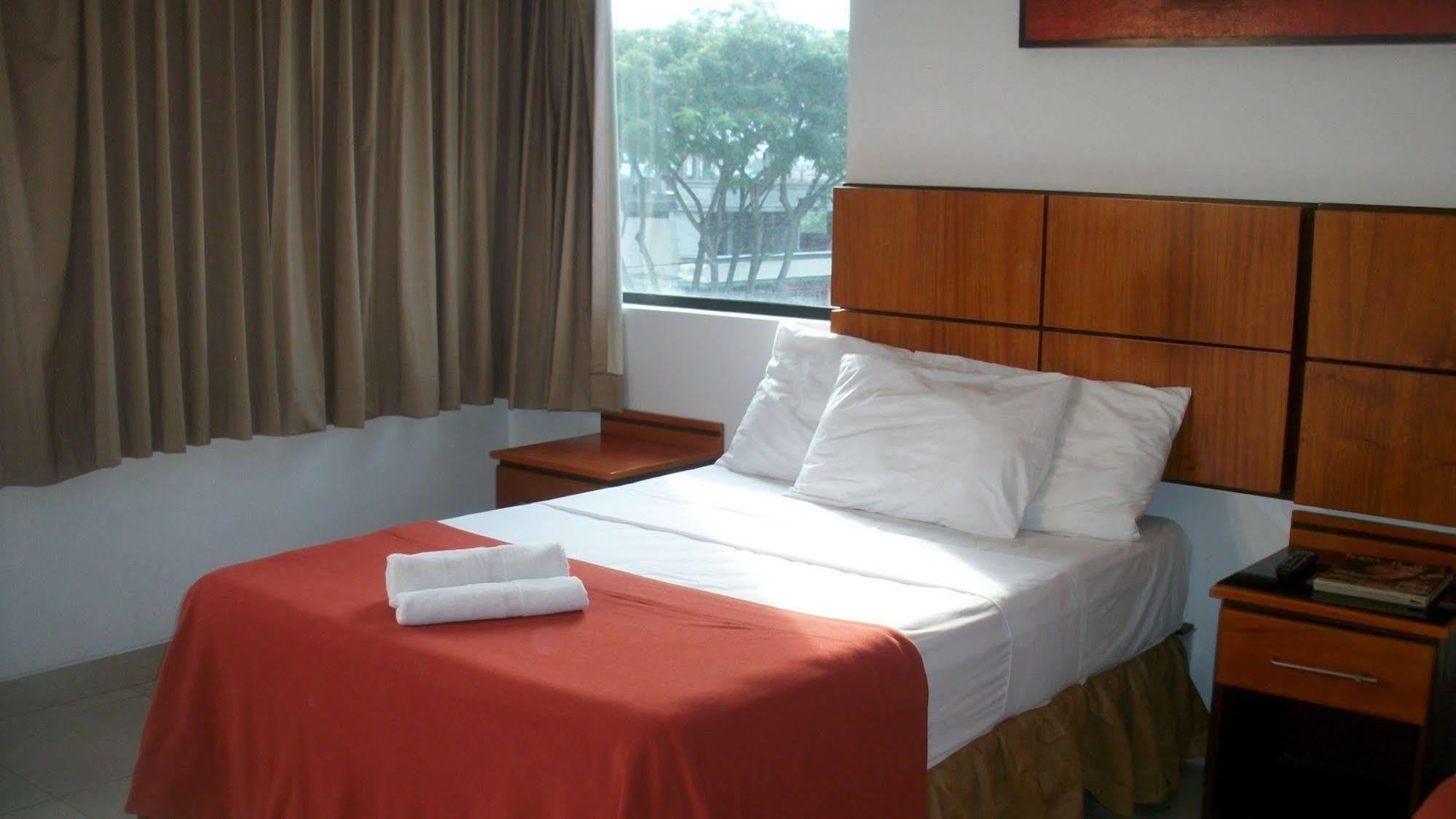 Hoteles En Guayaquil - Suites Guayaquil Cerca Del Aeropuerto מראה חיצוני תמונה